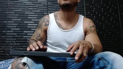 Snapshot of michael_daviss1 chatting on February 4, 1:59 pm Michael Daviss online show from February 4, 1:59 pm