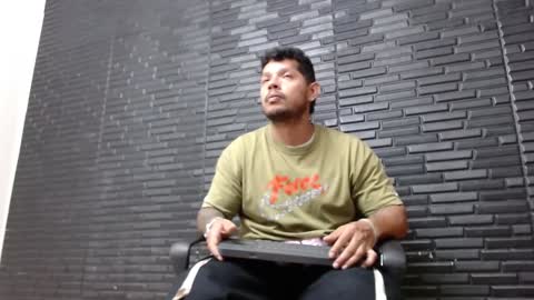 Snapshot of michael_daviss1 chatting on February 6, 2:26 pm Michael Daviss online show from February 6, 2:26 pm