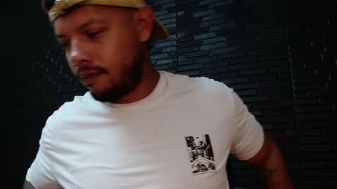 Snapshot of michael_daviss1 chatting on February 12, 3:05 pm Michael Daviss online show from February 12, 3:05 pm