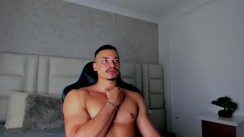 Snapshot of michael_reinolds chatting on September 23, 6:38 am Michael online show from September 23, 6:38 am