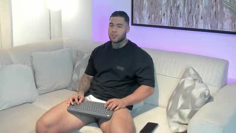 Snapshot of michael_salens chatting on February 12, 10:56 am Michael Salens independent model online show from February 12, 10:56 am