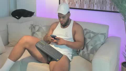 Snapshot of michael_salens chatting on February 13, 11:17 am Michael Salens independent model online show from February 13, 11:17 am