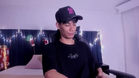 michael_vidal online show from December 18, 6:08 am