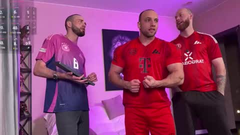 Snapshot of michaelbradley_for_u chatting on February 21, 8:10 pm michaelbradley_for_u online show from February 21, 8:10 pm