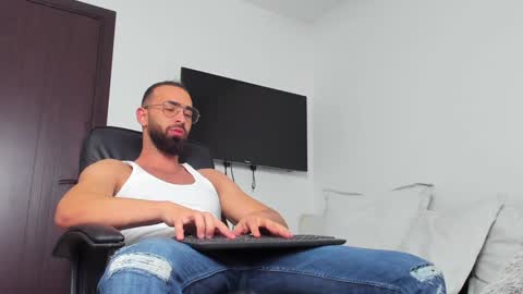 MichaelEvansx online show from January 5, 8:00 pm