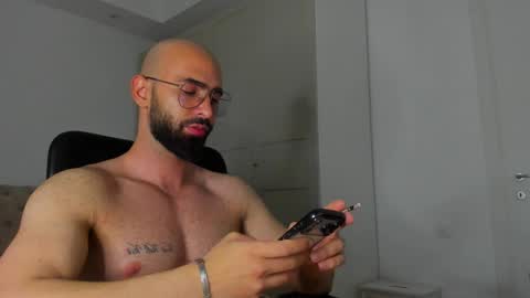 MichaelEvansx online show from April 30, 12:06 am