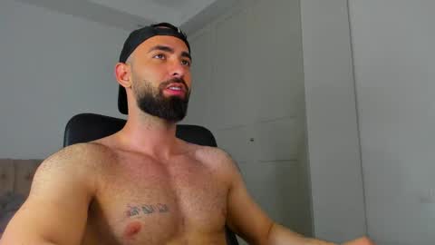 MichaelEvansx online show from May 7, 7:52 pm