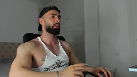 MichaelEvansx online show from May 8, 8:25 pm
