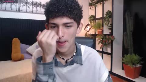 Snapshot of michaelkoiv chatting on December 17, 12:33 pm michaelkoiv online show from December 17, 12:33 pm