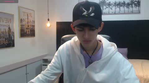 Snapshot of michaelkoiv chatting on December 19, 12:34 pm michaelkoiv online show from December 19, 12:34 pm