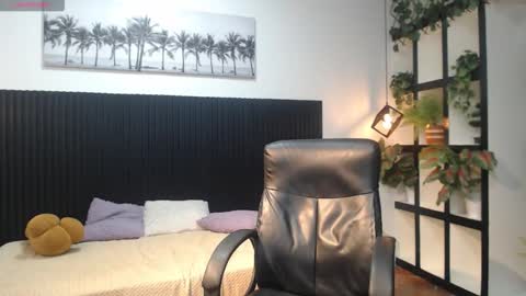 Snapshot of michaelkoiv chatting on December 20, 12:34 pm michaelkoiv online show from December 20, 12:34 pm