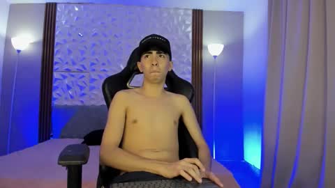 Snapshot of michaell_twinkk_ chatting on March 18, 4:59 am MICHEAL online show from March 18, 4:59 am