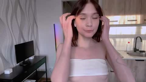 Snapshot of michalkandoll chatting on June 3, 2:33 pm Aidaxo online show from June 3, 2:33 pm
