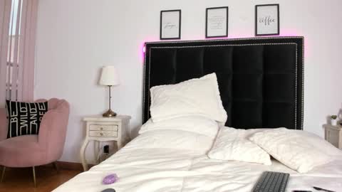 michel_owens online show from March 14, 11:59 am