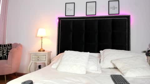 michel_owens online show from March 17, 12:08 pm