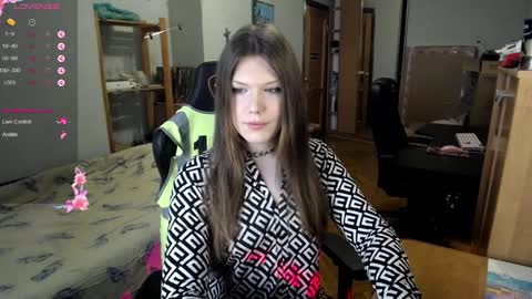 Snapshot of micheledoll chatting on December 2, 10:18 am MicheleDoll online show from December 2, 10:18 am