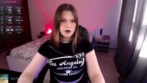 Snapshot of micheledoll chatting on February 27, 1:17 pm MicheleDoll online show from February 27, 1:17 pm