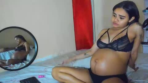 michell_smiths online show from April 29, 8:07 am