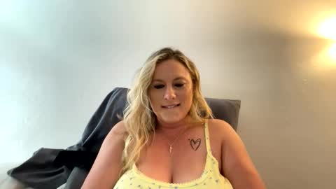 Snapshot of michelle8101 chatting on March 27, 9:47 pm Michelle online show from March 27, 9:47 pm