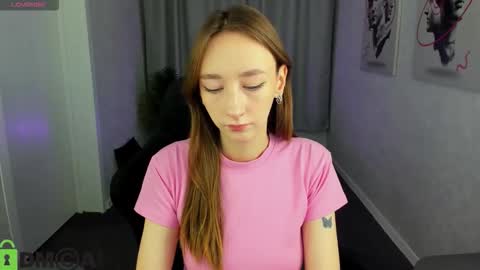 Snapshot of michelle__allen chatting on October 28, 1:42 am Michelle online show from October 28, 1:42 am