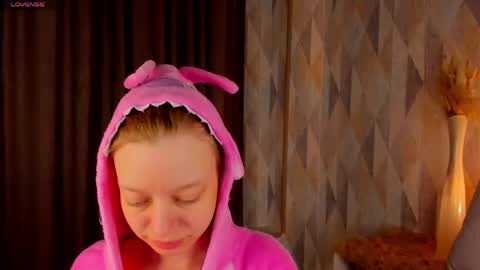 michelle_blond online show from May 18, 1:02 am
