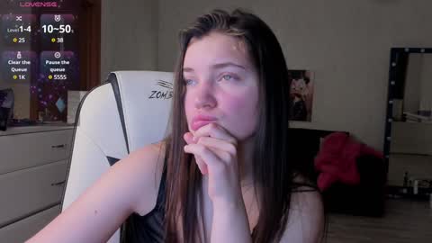 Snapshot of michelle_mir chatting on January 12, 6:05 pm Michelle online show from January 12, 6:05 pm