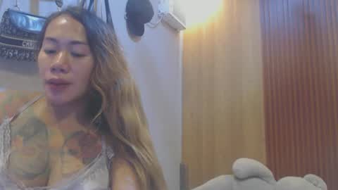 Snapshot of michelle_ux chatting on November 26, 2:40 pm michelle_ux online show from November 26, 2:40 pm