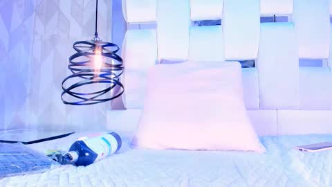 Snapshot of michellespencer1 chatting on February 16, 10:39 pm Michelle online show from February 16, 10:39 pm