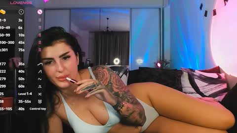 Snapshot of michelleswanx chatting on October 12, 9:03 pm Michelle online show from October 12, 9:03 pm