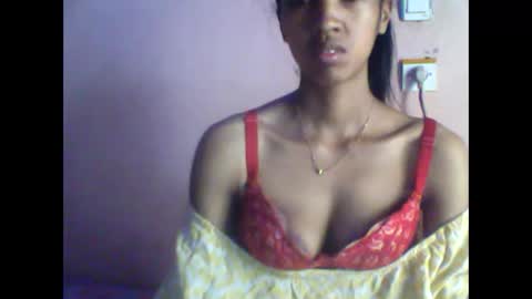 Snapshot of michou386 chatting on October 3, 8:33 am michou386 online show from October 3, 8:33 am