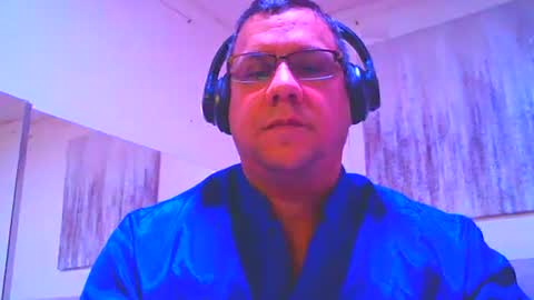 Snapshot of mickeyshyne69 chatting on January 16, 1:58 am Mickey online show from January 16, 1:58 am