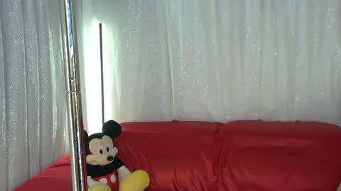 Snapshot of mickeyshyne69 chatting on February 18, 6:15 pm Mickey online show from February 18, 6:15 pm