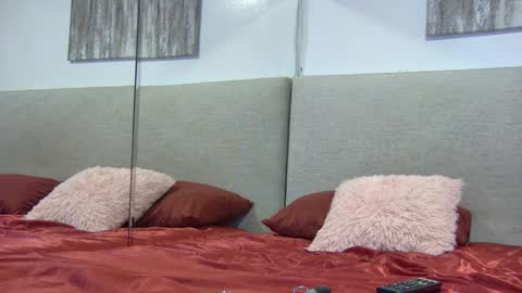 Snapshot of mickeyshyne69 chatting on December 4, 12:53 am Mickey online show from December 4, 12:53 am