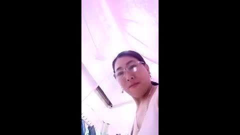 Snapshot of mickye00 chatting on April 17, 12:24 am Miky online show from April 17, 12:24 am
