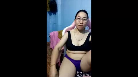 Snapshot of mickye00 chatting on April 18, 7:58 pm Miky online show from April 18, 7:58 pm