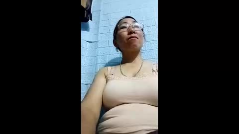 Snapshot of mickye00 chatting on May 2, 12:04 am Miky online show from May 2, 12:04 am