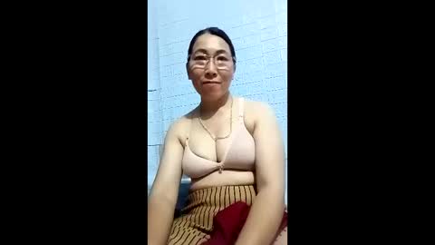 Snapshot of mickye00 chatting on May 6, 3:46 am Miky online show from May 6, 3:46 am