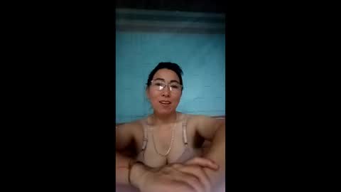 Snapshot of mickye00 chatting on May 27, 10:45 am Miky online show from May 27, 10:45 am