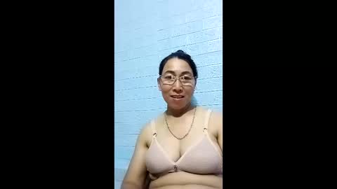 Snapshot of mickye00 chatting on May 28, 4:37 pm Miky online show from May 28, 4:37 pm