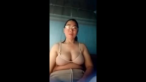 Snapshot of mickye00 chatting on May 31, 7:37 pm Miky online show from May 31, 7:37 pm