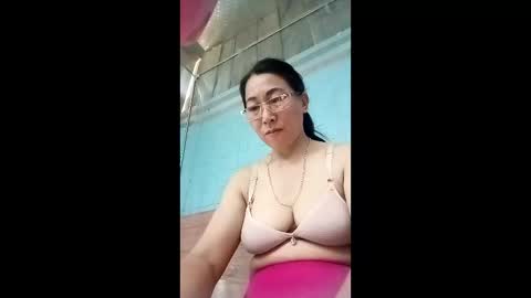 Snapshot of mickye00 chatting on June 1, 7:43 am Miky online show from June 1, 7:43 am