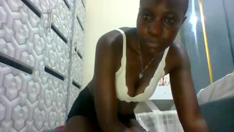 Snapshot of mickyhailey chatting on February 15, 8:33 pm mickyhailey online show from February 15, 8:33 pm