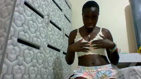 Snapshot of mickyhailey chatting on February 18, 8:36 pm mickyhailey online show from February 18, 8:36 pm