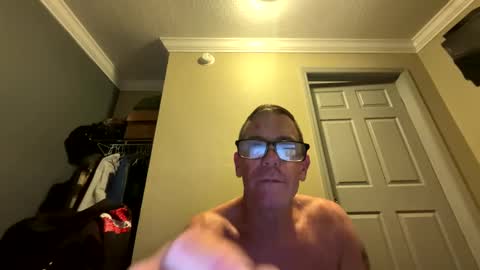 Snapshot of mickymu chatting on February 17, 6:31 am mickymu online show from February 17, 6:31 am