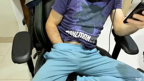 microfama00 online show from February 12, 7:25 am