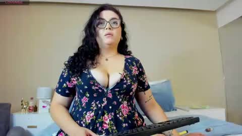 mid nightpeach online show from June 13, 6:50 pm
