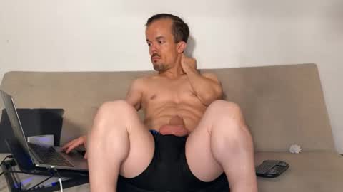 Snapshot of midgettripod1 chatting on March 10, 2:38 am Aaron online show from March 10, 2:38 am