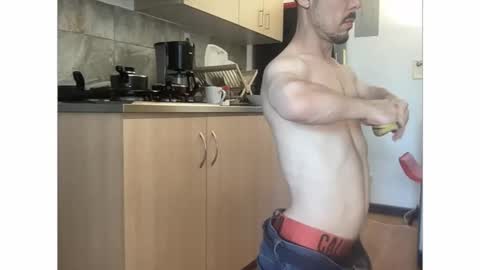 Snapshot of midgettripod1 chatting on March 31, 3:56 pm Aaron online show from March 31, 3:56 pm