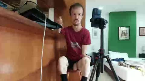 Snapshot of midgettripod1 chatting on May 2, 7:52 pm Aaron online show from May 2, 7:52 pm