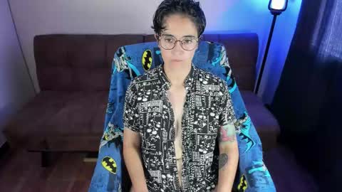 Snapshot of midnight07_ chatting on February 24, 3:21 pm Blue online show from February 24, 3:21 pm